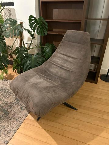Lounge stoel beschikbaar voor biedingen