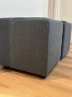 Twee blauwe poefs, Huis en Inrichting, Banken | Voetenbanken en Poefen, Ophalen, Minder dan 50 cm, Vierkant, Zo goed als nieuw