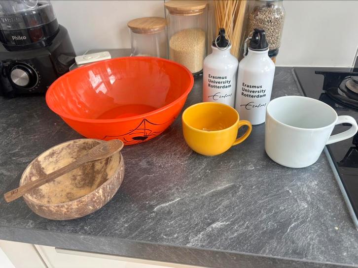 FREE Bowls & Mugs & Bottles, Huis en Inrichting, Keuken | Servies, Zo goed als nieuw, Overige stijlen, Ophalen