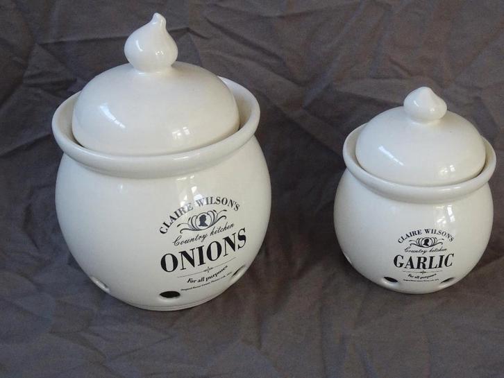 Claire Wilson's knoflook- en uienpotten onions garlic, Huis en Inrichting, Keuken | Keukenbenodigdheden, Zo goed als nieuw, Ophalen of Verzenden