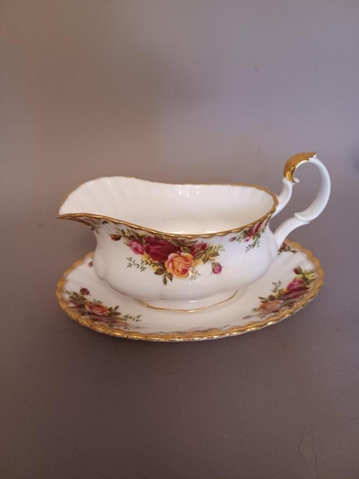 Royal Albert Old Country Roses sauskom met onderschotel, Antiek en Kunst, Antiek | Servies los, Ophalen of Verzenden
