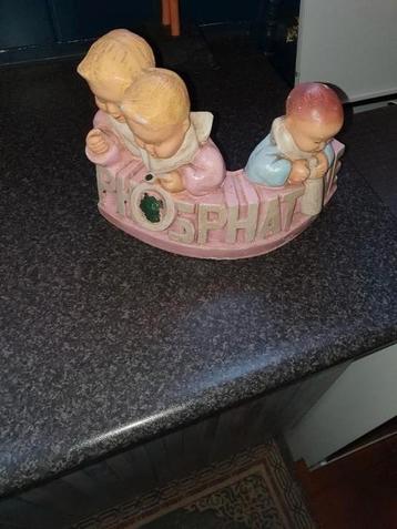 Vintage beeld met kinderen beschikbaar voor biedingen