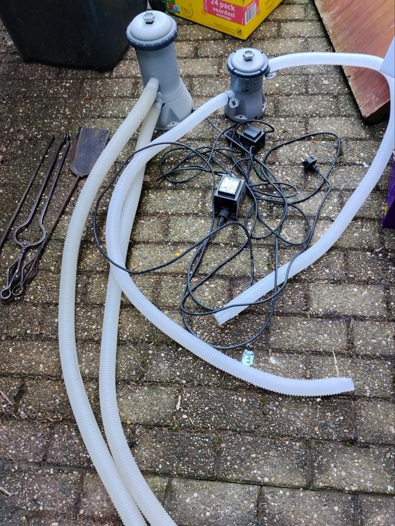 Twee zwembadpompen - Intex Krystal Clear 638G, Tuin en Terras, Ophalen, Gebruikt, Minder dan 80 cm, Rond