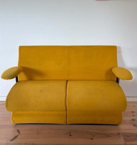 Gordon Russell sofa canapé in geel, Huis en Inrichting, Banken | Sofa's en Chaises Longues, Gebruikt, Tweepersoons, 150 tot 200 cm