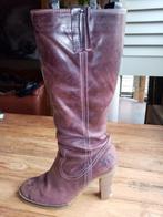 Prachtige paarse leren hoge laarzen mt 40, Kleding | Dames, Schoenen, Hoge laarzen, Overige kleuren, Ophalen of Verzenden, Gedragen