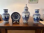 Delfts blauw vazen en bord Petrus Regout, Antiek en Kunst, Ophalen