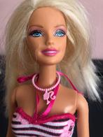 Barbie uit 2010, compleet met accessoires en kleding, Ophalen of Verzenden, Zo goed als nieuw, Barbie