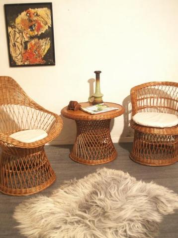 Jaren 70 rotan set - 2x stoelen met tafeltje vintage design beschikbaar voor biedingen