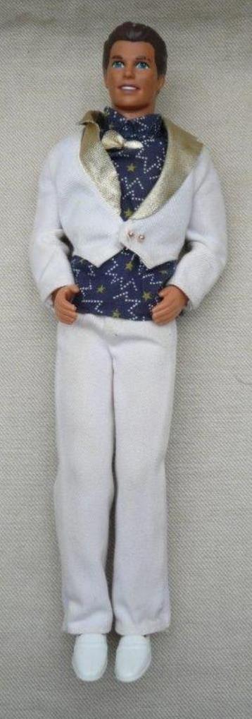 Vintage Ken met wit katoenen pak (incl. schoenen) beschikbaar voor biedingen