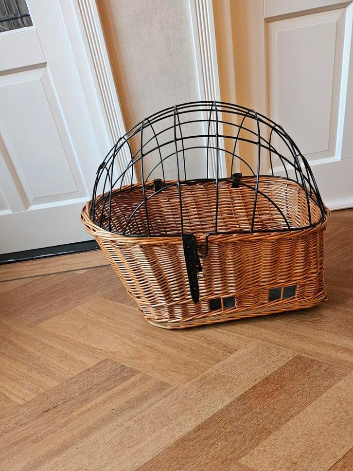 Mooie fietsmand voor de hond - Basil, Fietsen en Brommers, Fietsaccessoires | Fietsmanden, Gebruikt, Ophalen of Verzenden