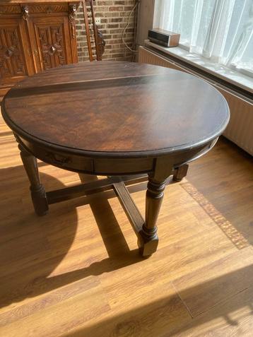 Ronde Poker Tafel beschikbaar voor biedingen