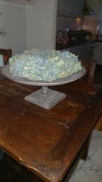 Gedroogde hortensiakrans op houten plateau, Huis en Inrichting, Ophalen