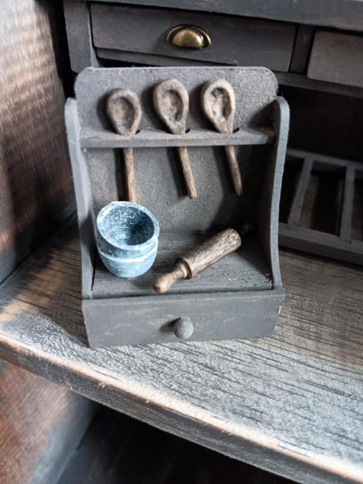 Uniek Sober houten lepelrek miniatuur poppenhuis ️❤️, Verzamelen, Poppenhuizen en Toebehoren, Nieuw, Poppenhuis, Ophalen