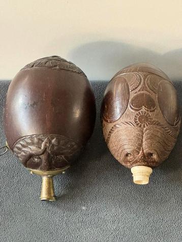 2 antieke bugbear kruitfles kruithoorn pistool geweer beschikbaar voor biedingen