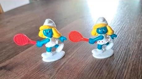 2x Tennissende/Tennis spelende Smurfin, Verzamelen, Smurfen, Ophalen of Verzenden