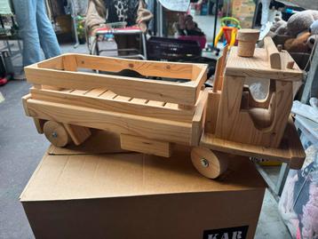 Houten Vrachtwagen - Goede Staat beschikbaar voor biedingen