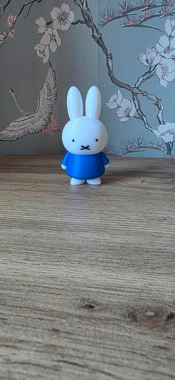 Nijntje Beeldje in Blauwe Jurk - Schattige Decoratie beschikbaar voor biedingen