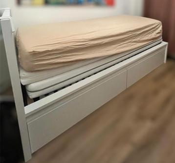 Bed met opbergruimte