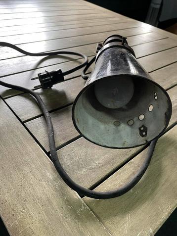 Vintage Industriële Lamp beschikbaar voor biedingen