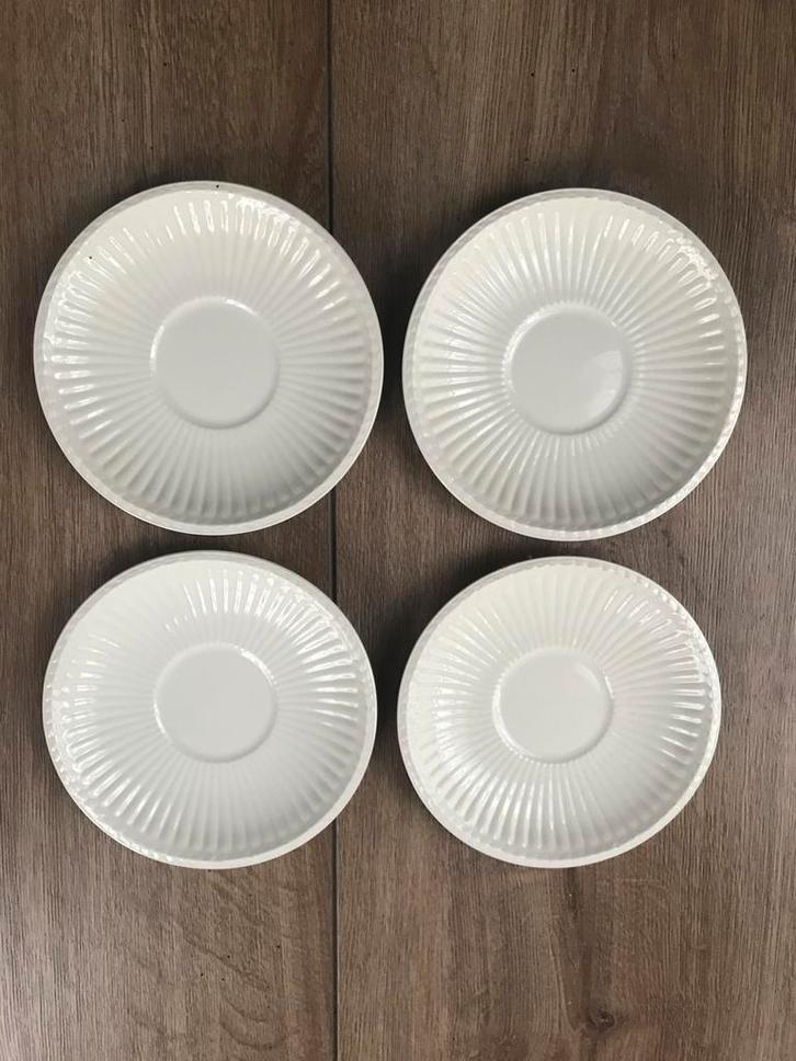 4 Wedgwood Briar Rose theekop schotels, Antiek en Kunst, Antiek | Servies los, Ophalen of Verzenden