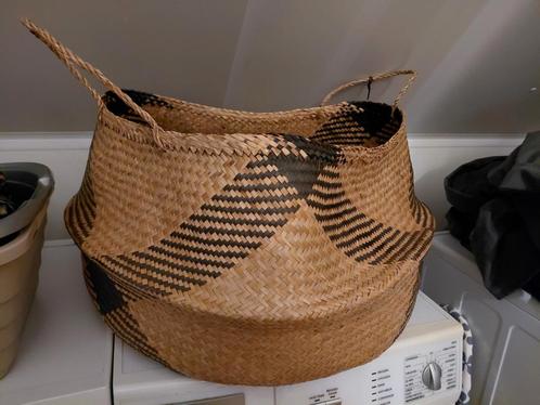 Decoratieve mand, Huis en Inrichting, Woonaccessoires | Schalen en Manden, Zo goed als nieuw, Rond, Riet, Ophalen of Verzenden