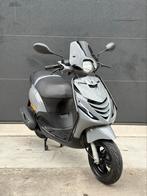 PIAGGIO ZIP 4T 3V 2022 BROM FULL OPTION NARDO GREY, Ophalen, Maximaal 45 km/u, Zip, Zo goed als nieuw