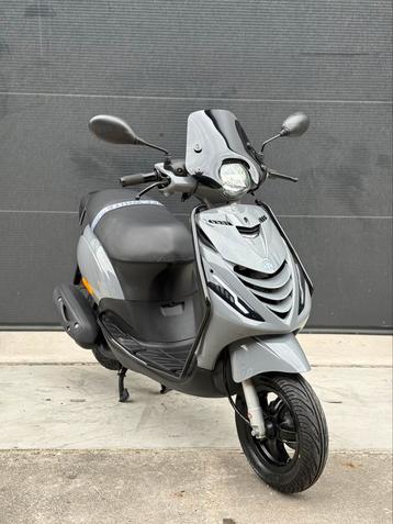 PIAGGIO ZIP 4T 3V 2022 BROM FULL OPTION NARDO GREY beschikbaar voor biedingen
