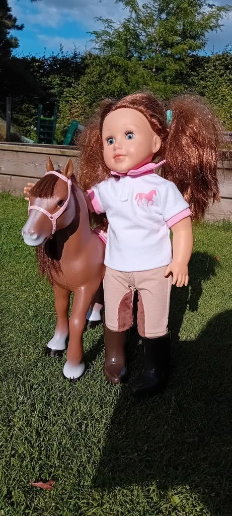 Pop met paard en extra kleding, Kinderen en Baby's, Speelgoed | Poppen, Zo goed als nieuw, Babypop, Ophalen of Verzenden