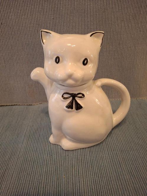 Leuk aardewerk theepotje in de vorm van een poes / kat, Antiek en Kunst, Antiek | Servies los, Ophalen of Verzenden