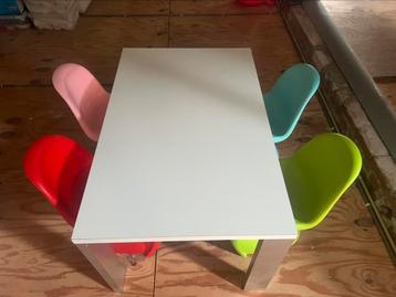 Panton Junior ( vitra)stoeltjes (4x) met design kindertafel beschikbaar voor biedingen