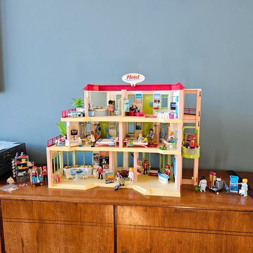Playmobil hotel met extra etage en setjes, Kinderen en Baby's, Speelgoed | Playmobil, Zo goed als nieuw, Ophalen of Verzenden