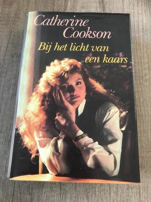 Catherine Cookson - Bij het licht van een kaars, Boeken, Romans, Gelezen, Nederland, Ophalen of Verzenden