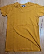 NIEUW kerrie geel t-shirt V-hals, 152-158 (merk: Ravagio), Nieuw, Ophalen of Verzenden, Shirt of Longsleeve, Jongen