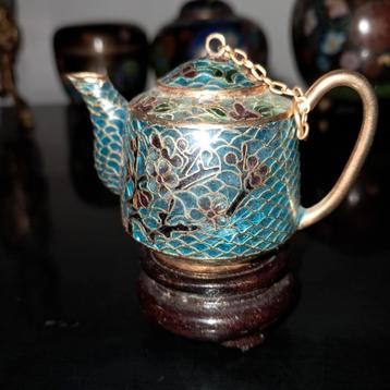 Cloisonne Piqué a Jour theepotje. beschikbaar voor biedingen