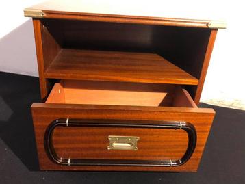 Vintage houten nachtkastje 50 breed / 47 hoog beschikbaar voor biedingen
