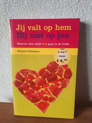 NIEUW! Boek Paperback Jij valt op hem Hij niet op jou 2008 beschikbaar voor biedingen