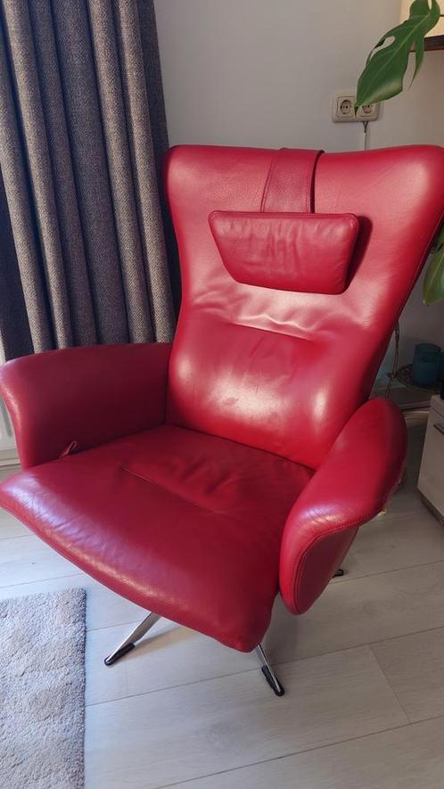 Rode vintage leren fauteuil – draaibaar en zeer comfortabel, Huis en Inrichting, Fauteuils, Zo goed als nieuw, Leer, 75 tot 100 cm