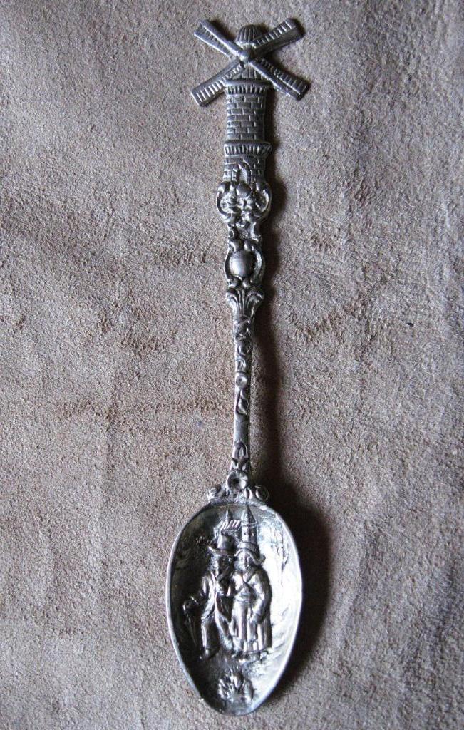 1925 Zilveren lepel Duitsland met relief tafereel in schep, Antiek en Kunst, Antiek | Goud en Zilver, Zilver, Ophalen of Verzenden