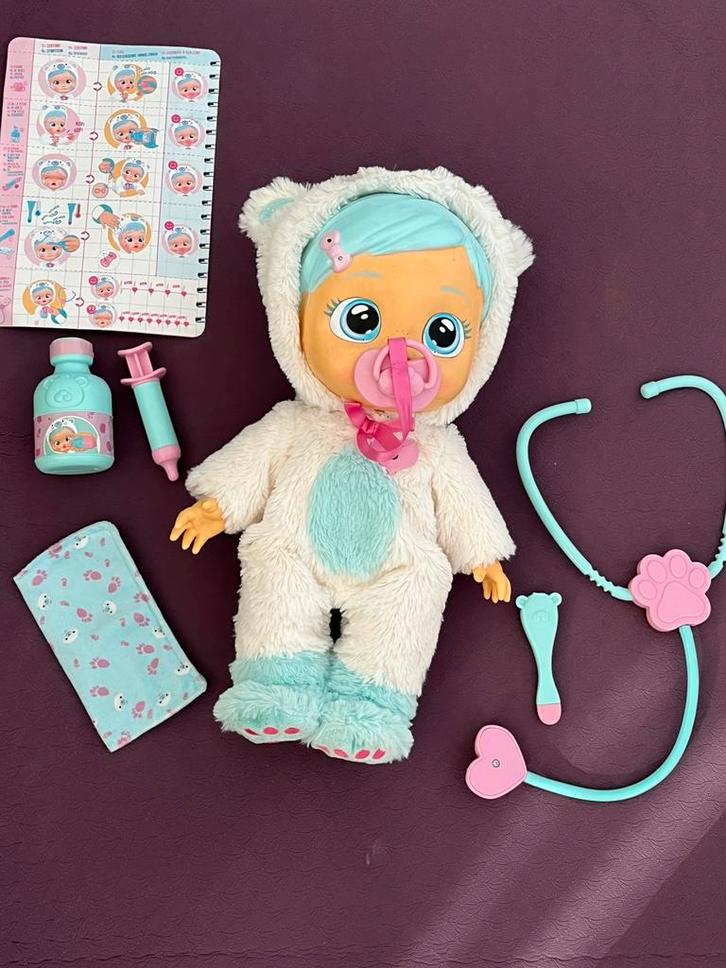 IMC Cry Babies, pop met geluid en accesoires, Kinderen en Baby's, Speelgoed | Poppen, Zo goed als nieuw, Babypop, Ophalen of Verzenden