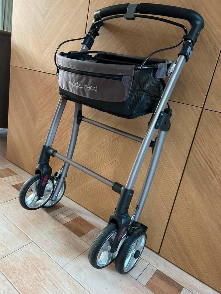 IZGS Wheelzahead rollator, Diversen, Rollators, Zo goed als nieuw, Lichtgewicht, Opvouwbaar, Ophalen