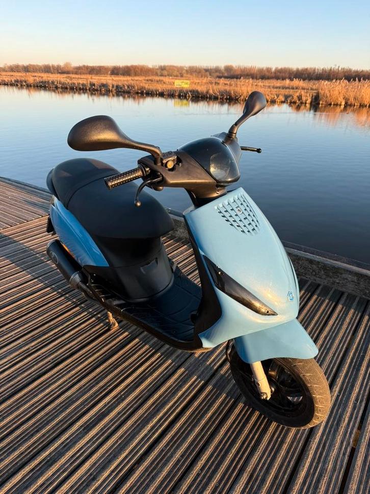 Piaggio Zip 50cc 4-takt (blauw kenteken), Fietsen en Brommers, Scooters | Piaggio, Zo goed als nieuw, Zip, Benzine, Ophalen of Verzenden