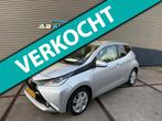 Toyota Aygo 1.0 VVT-i x-sport CAMERA / CRUISE CONTROL, Voorwielaandrijving, Gebruikt, Met garantie (alle), 4 stoelen