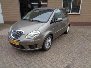 Lancia Musa 1.4 16V ORO AUTOMAAT 2010 Grijs APK 13-09-2026 beschikbaar voor biedingen