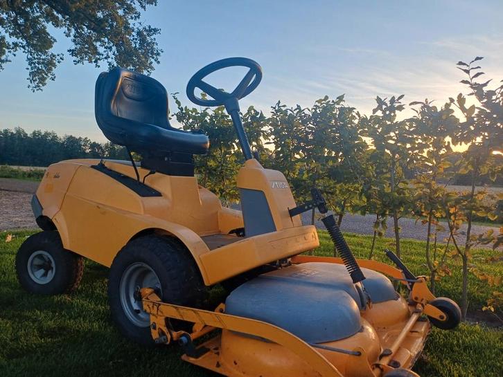 Stiga zitmaaier frontmaaier, Tuin en Terras, Zitmaaiers, Zo goed als nieuw, Elektrische starter, Mulchfunctie, Ophalen of Verzenden