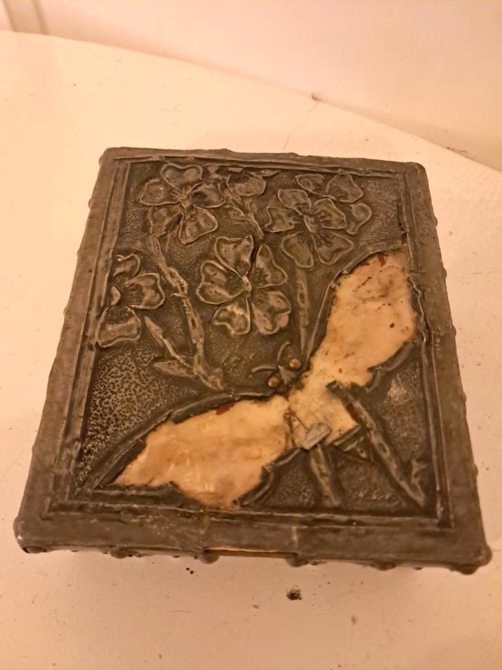 Antieke sieradendoos met vlinder, Antiek en Kunst, Antiek | Overige Antiek, Ophalen of Verzenden