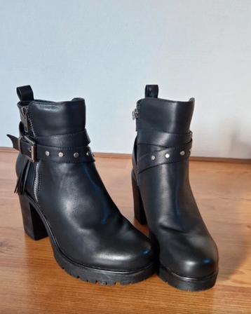 Enkellaarsjes Refresh (maat 39/40) beschikbaar voor biedingen