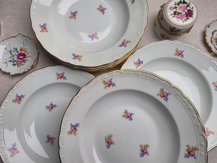 Borden met schattig roosje, Antiek en Kunst, Antiek | Servies los, Ophalen of Verzenden