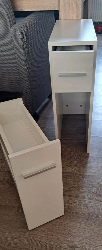 Smal kastje beschikbaar voor biedingen