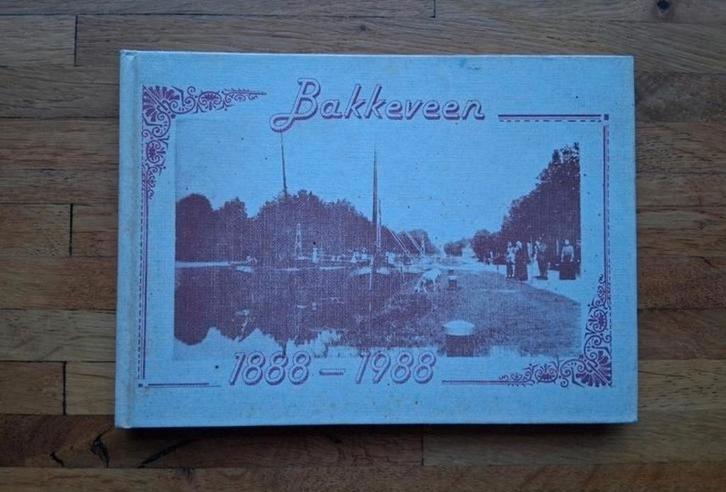 Bakkeveen 1888 / 1988
Geschiedenis fotoboek en verhalen, Boeken, Geschiedenis | Stad en Regio, Zo goed als nieuw, Ophalen of Verzenden