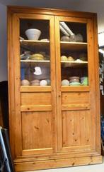 Grote antieke strakke grenen vitrine kast met paneeldeuren ., Ophalen